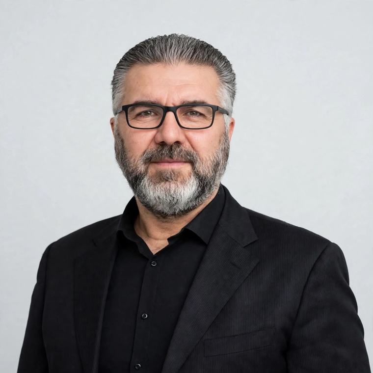 محمد الحموري يكتب: المناصب لا تصنع العباقرة… والظهور الإعلامي لا يصنع الإنجاز