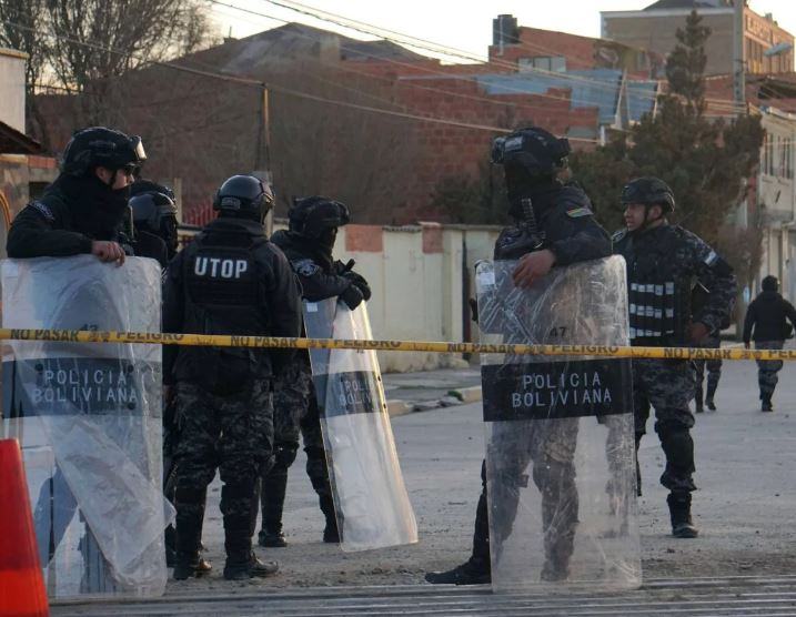 مصرع وإصابة العشرات جراء وقوع انفجار بثكنة عسكرية في بوليفيا